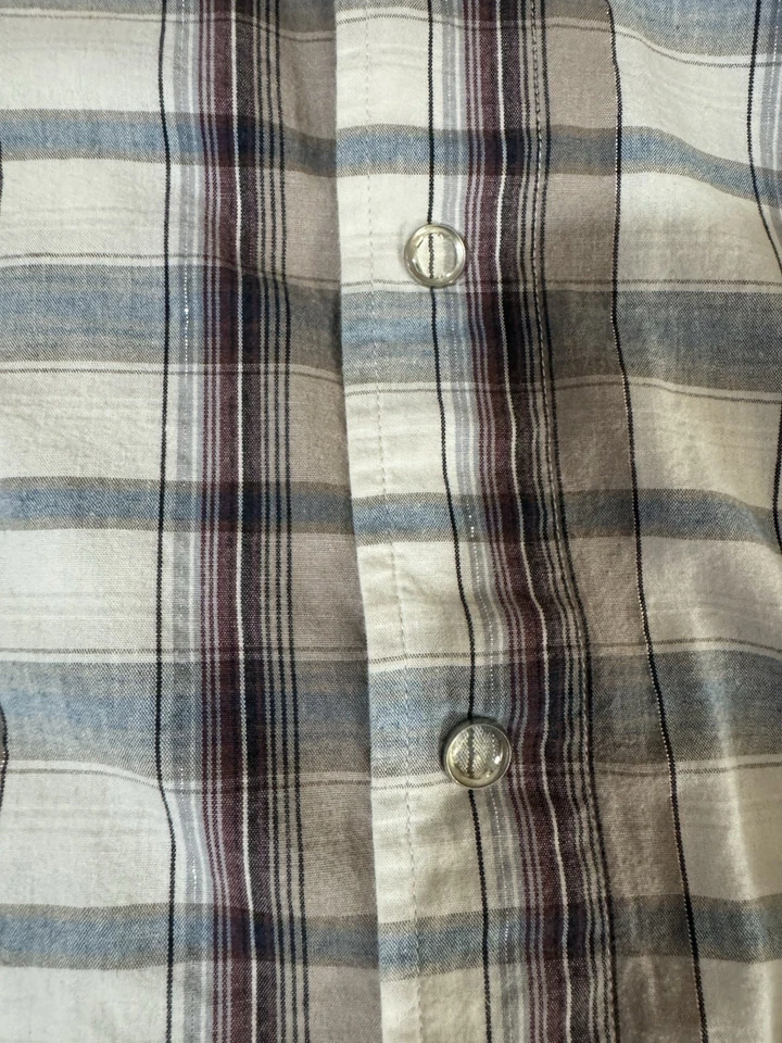 Camisa occidental grande con botones a presión Machine para hombre con rosca brillante Foto 3 de 4