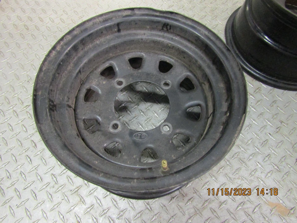 Juego de dos ruedas delanteras traseras Kawasaki Trans Mule 4010 diésel 12" acero ITP 698 Foto 2 de 4