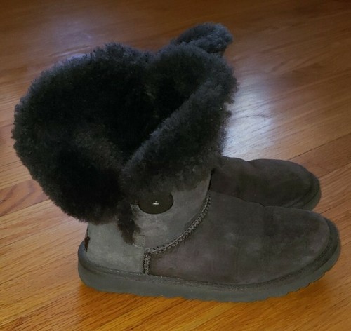 grey uggs size 6