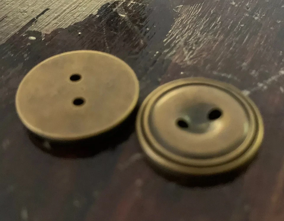 6pc Brass / Bronze Round 2 Hole Flat Round Buttons 18mm - Image 2 of 4