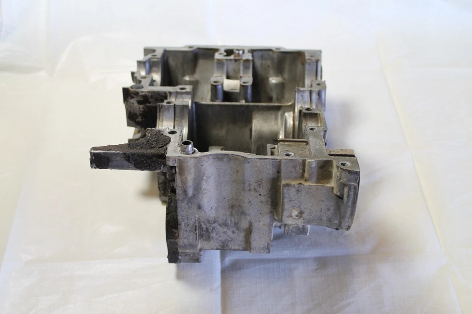 Yamaha XS2 XS1 TX650 1972 cárter inferior medio 306-15100-03-00 Foto 2 de 4