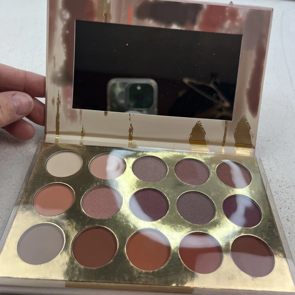 Paleta de sombras de ojos Ellen Tracy 15 colores. DORADO, metálico y mate. Caja abierta nueva. Foto 3 de 4