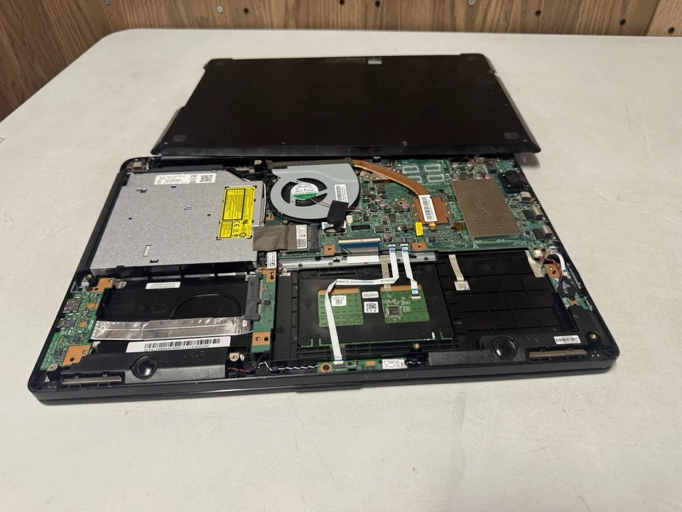 💻 Portátil ASUS Q551L - Intel Core i7 - Gráficos GeForce - - Para piezas ⚙️ Foto 3 de 4