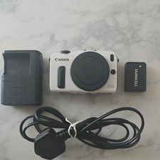Canon EOS M White Mirrorless Digital Camera White / Charger and Battery 