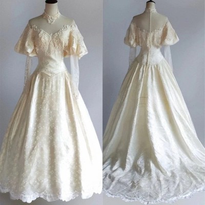 Boho A-Line Wedding Dresses Off Shoulder Long Sleeves Lace Applique Bridal Gowns