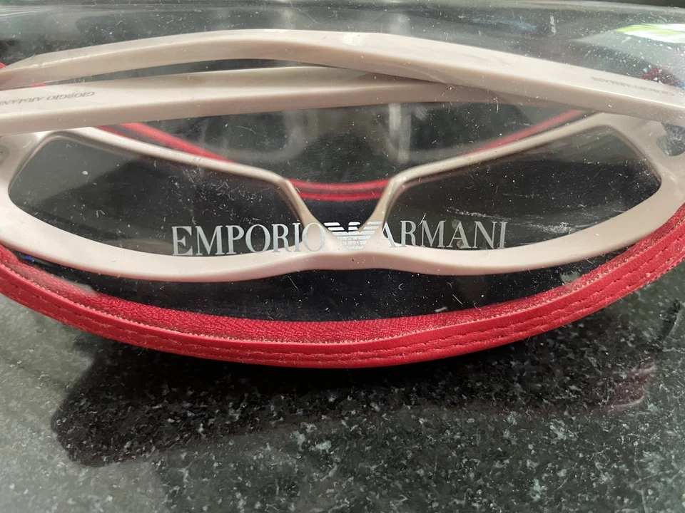 Женские солнцезащитные очки Emporio Armani с чехлом - Изображение 4 из 4
