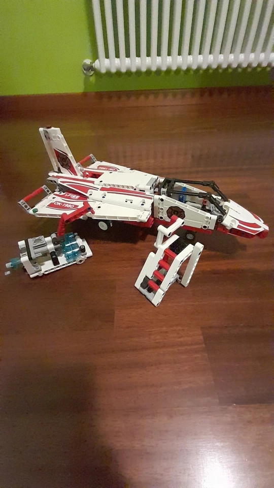 LEGO Technic 42040 Fire Plane, foto 1 di 4