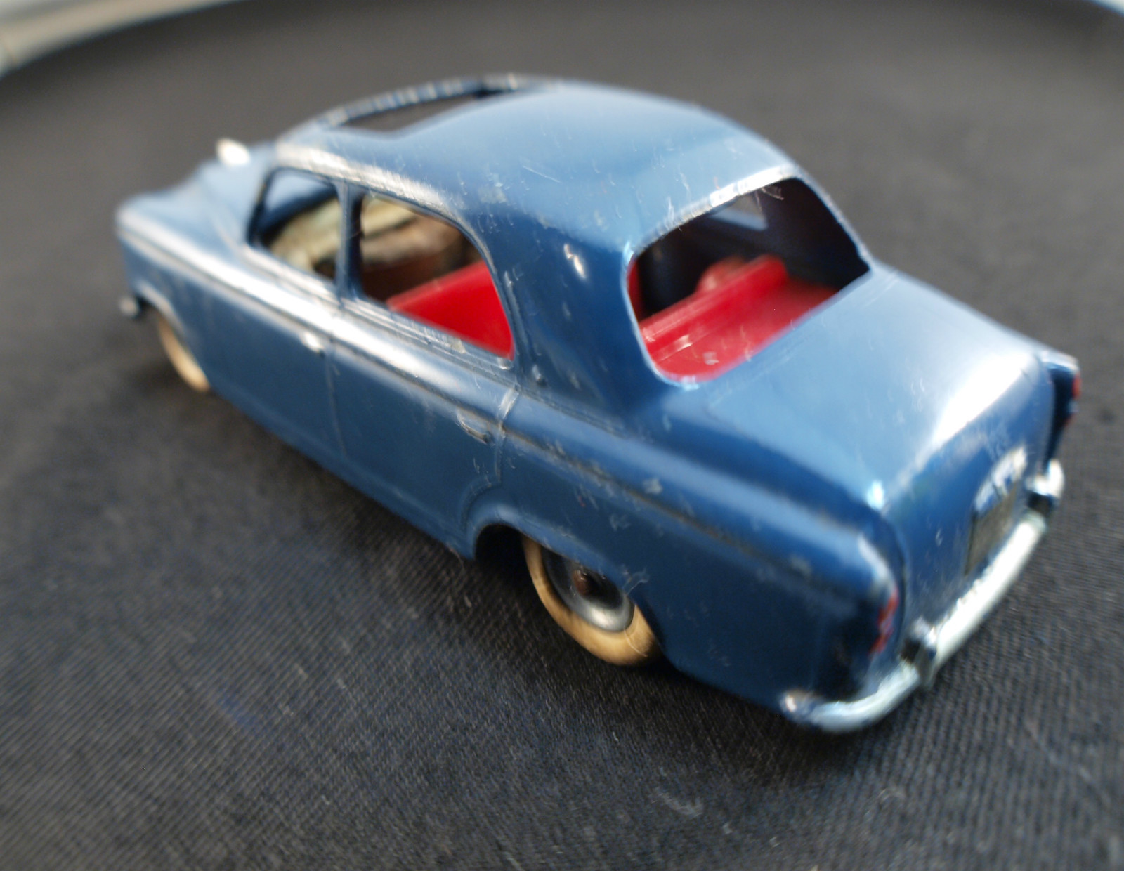Ancienne SOLIDO JUNIOR N°193 PEUGEOT 403 à Moteur Démontable