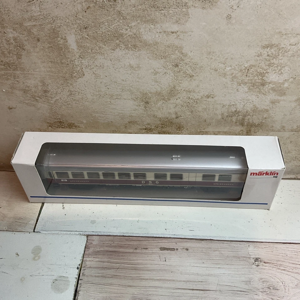 Marklin #4087 DSG SPEISEWAGEN DINING  CAR COACH, HO SCALE. - Image 2 of 4