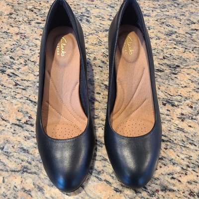 #ad Women#x27;s Clark#x27;s Heavenly Heart Black Leather Pumps Size 8 1 2 Brand New $40.00