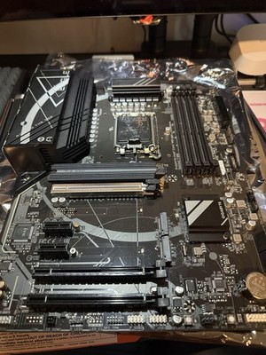 GIGABYTE Z790 EAGLE AX Intel LGA 1700 ATX DDR5 Gaming Motherboard