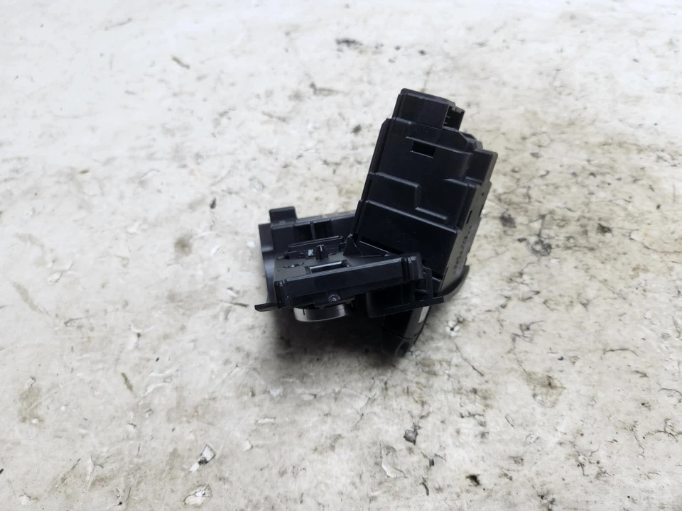 BMW X5 IGNITION KEY READER & ENGINE START STOP SWITCH E70 2010 - 2013 - Image 4 of 4