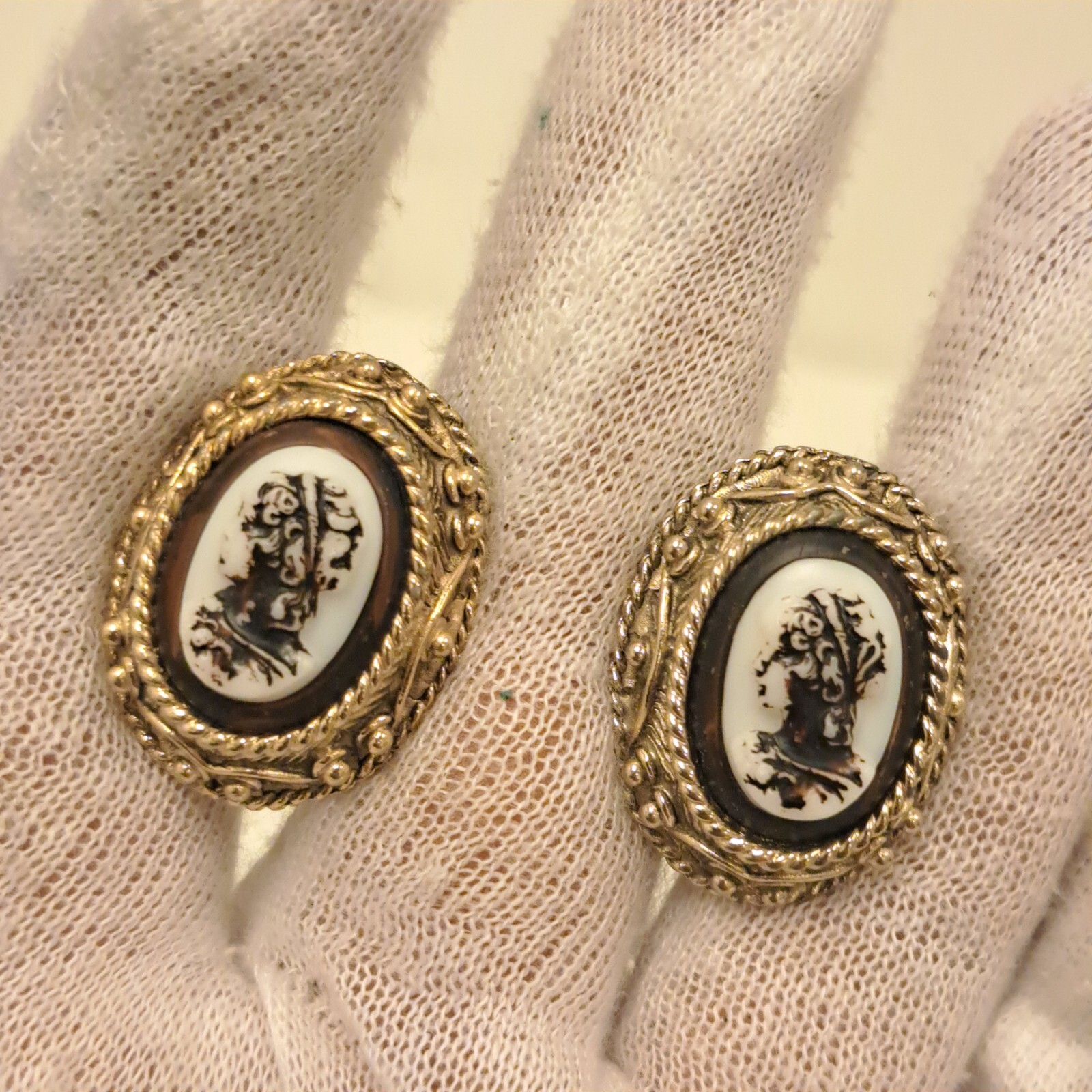 Antique Victorian Faux Cameo Gold Tone Cuff Links Mens Jewelry Accessories