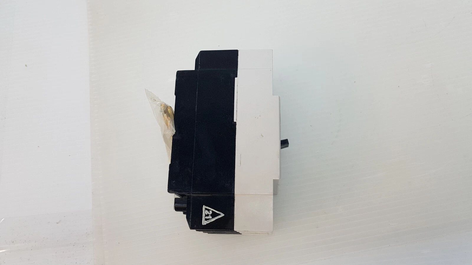Side view of the Eaton GD-D 22k circuit breaker
