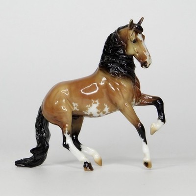 Breyer Stablemates Maßstab 1:32 Kelch 2021 Deluxe Collector Club Modellpferd
