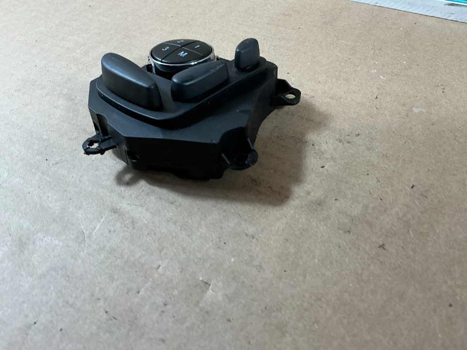 Interruptor de control del asiento delantero derecho Mercedes-Benz E500 2003-2009 2118218079 OEM Foto 2 de 4