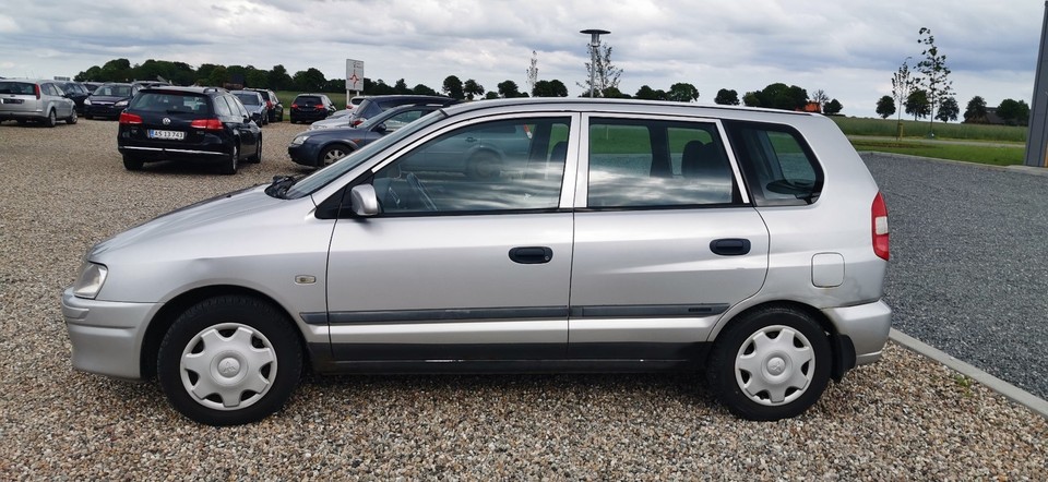 Mitsubishi space star 2001