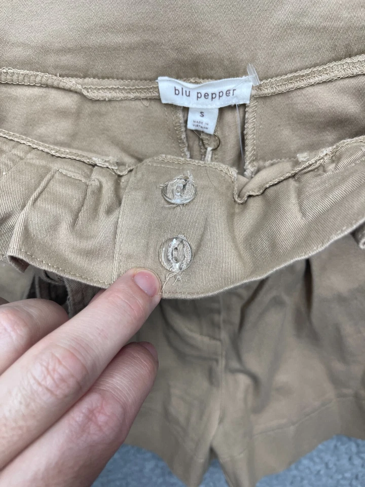 Pantalones Cortos Blu Pepper Para Mujer Pequeños Caqui Cinturón Corbata Cintura Alta Plisados Preppy Foto 3 de 4