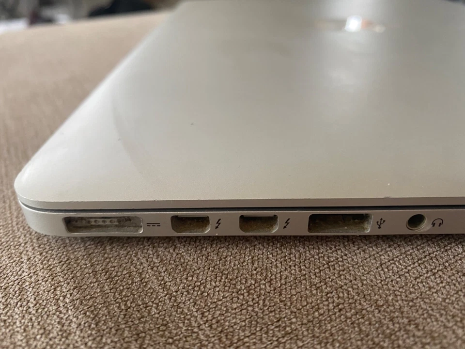 Apple MacBook Pro 13.3" (256GB SSD, Intel Core i5 5th Gen., 2.7GHz, 8GB RAM)... - Image 3 of 4