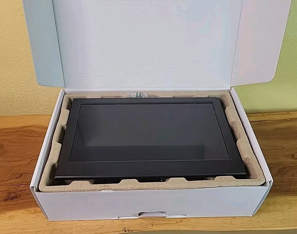 Aluratek Digital Frame 10" Built-in 4 GB Slide Show Your Memories 1000s Of Pics - Image 3 of 4