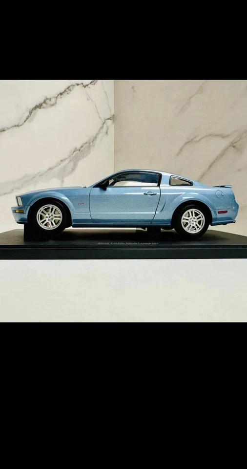 AUTOART 1:18 2005 Ford Mustang GT Fastback Windveil Blue, SUPER RARE 6000 lim - Image 4 of 4