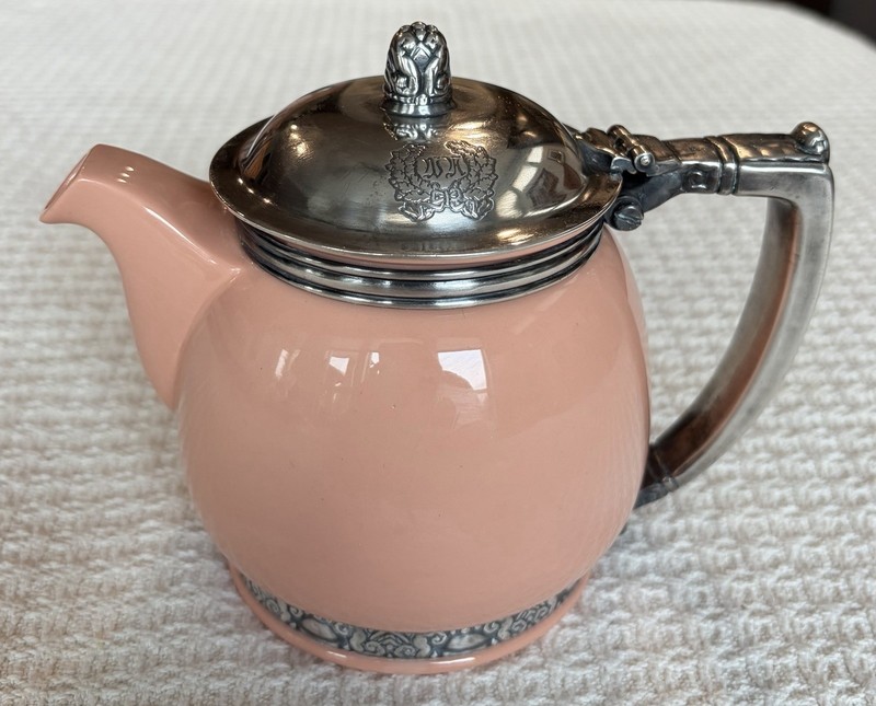 Hotel Waldorf Astoria Tea Pot. Please Read Description And See Pictures.