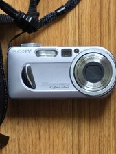 Sony Cybershot DSC-P10 Digital MPEG VX Camera/Bag