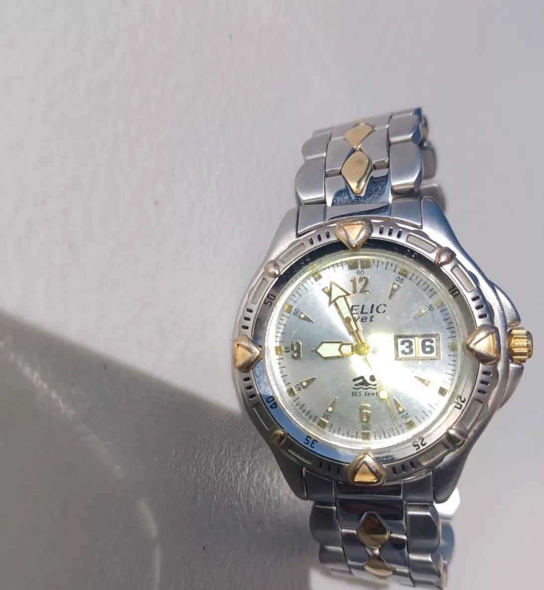 Relic wet watch store 165 feet