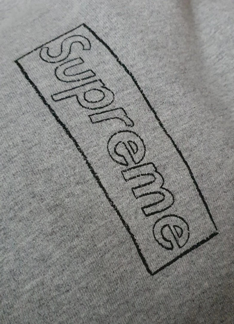 Felpa con cappuccio SS21 Supreme Kaws Chalk Logo grigio erica scatola logo felpa con cappuccio L