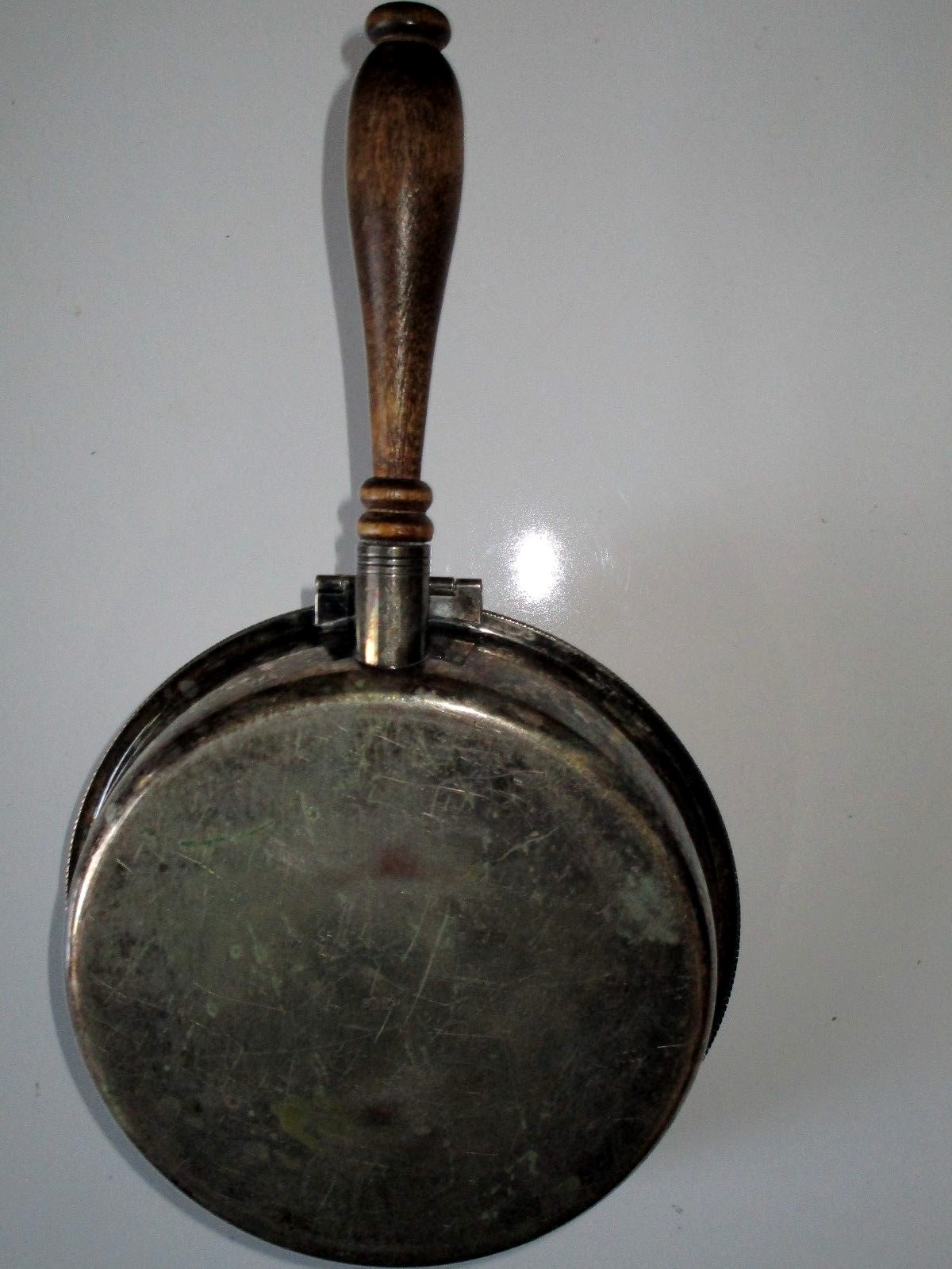 English Silver MFG Corp Silver Plated Round Lid Butter Pan W/Thumb Grip