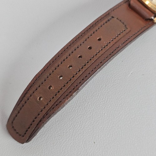 Vintage Timex Electric Watch Men Gold Tone Genuine Leather Strap - Picture 3 of 12