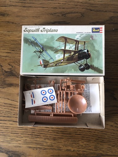 Revell H-654 Sopwith Triplane 1/72 UNUSED & COMPLETE - Picture 2 of 2