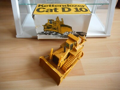 Conrad Caterpillar Cat D10 Bulldozer in Yellow on 1:50 in Box