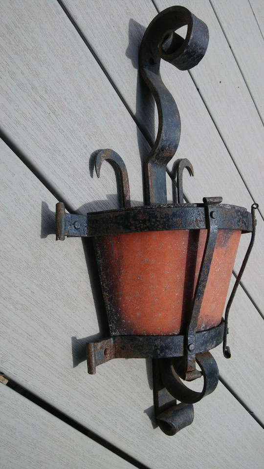 Hand forged wall planter holder. Heavy rust enhanced bent iron riveted frame. - Image 2 of 4