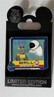 Disney DLR Wall-E Opening Day LE 1000 Eve & Love Pin