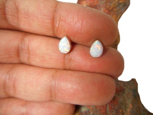 Pendientes de tachuelas de piedras preciosas 925 ópalo blanco lágrima ardiente - 5 x 7 mm - Imagen 2 de 6