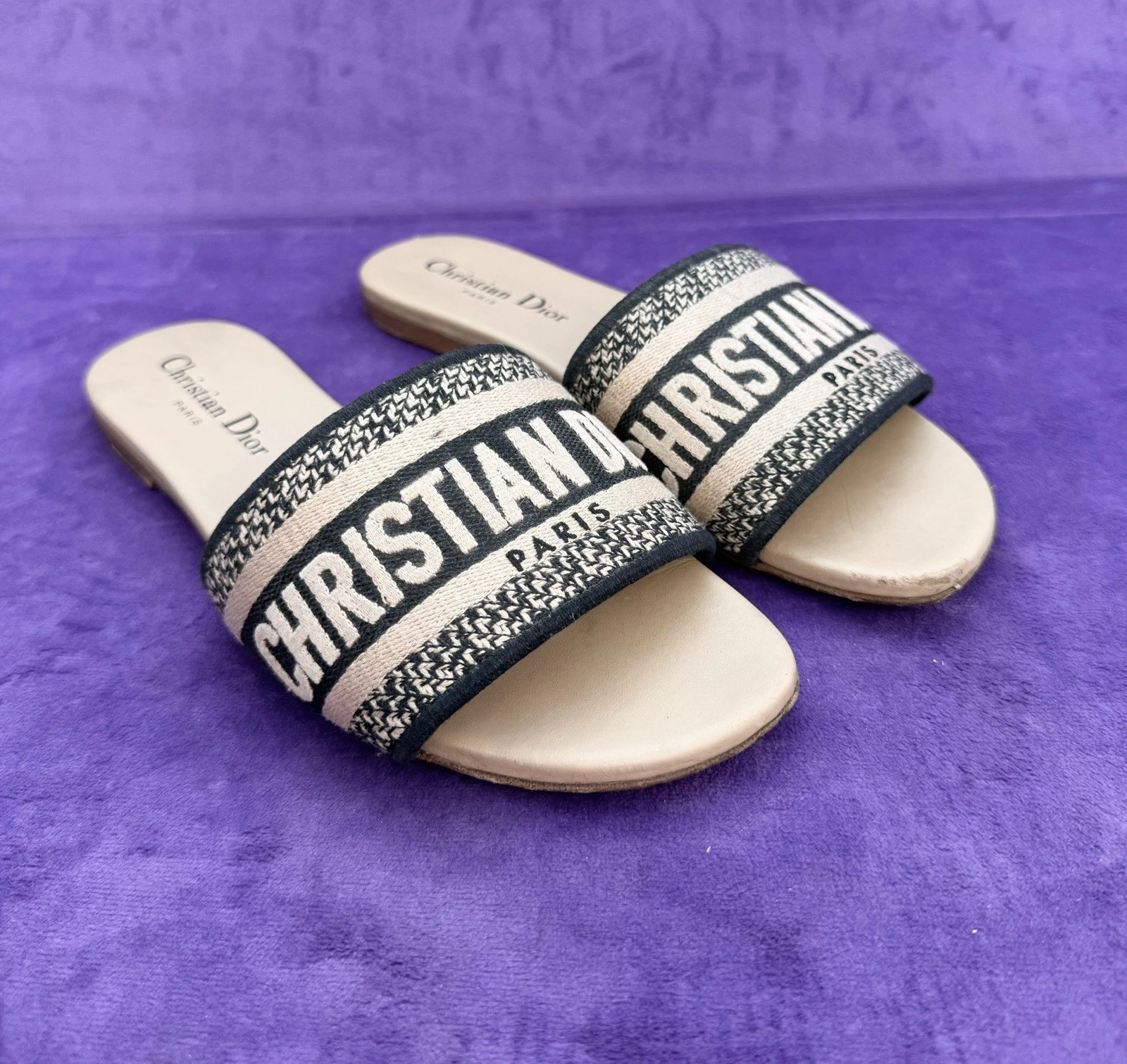 Sandale plate Christine Dior slide DWAY coton brodé beige taille 35,5/5,5