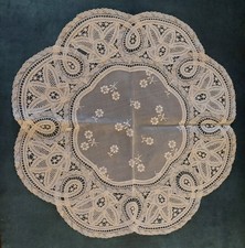 Napperon ancien dentelle de Luxeuil