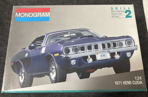 MONOGRAM 1971 HEMI CUDA 1:24 SCALE. USED