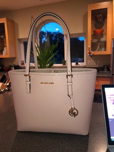 michael kors jet set top zip tote