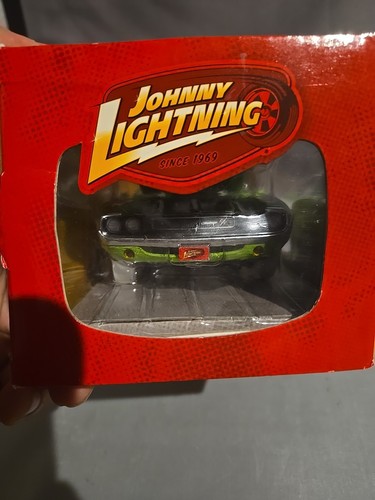 READ*Johnny Lightning 1:24 Scale White Lightning Chase 1970 Dodge Challenger T/A - Picture 4 of 19