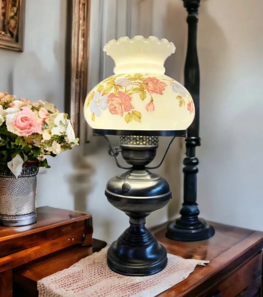 Lámpara Eléctrica Vintage Latón y Vidrio Leche Pantalla Floral Foto 2 de 4