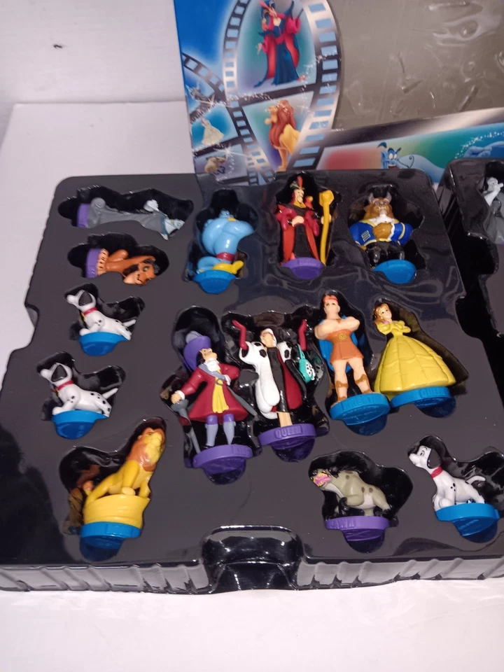 Disney Chess Game Collectors Edition - Heroes Vs Villains - 2004 Metal Tin - Image 3 of 4