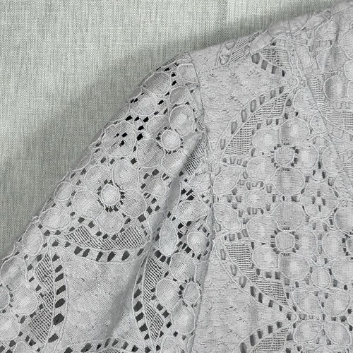 J. JILL Damen Gr. Medium hellgrau Spitze Strick Top V-Ausschnitt Ösen Design (A) - Bild 6 von 11