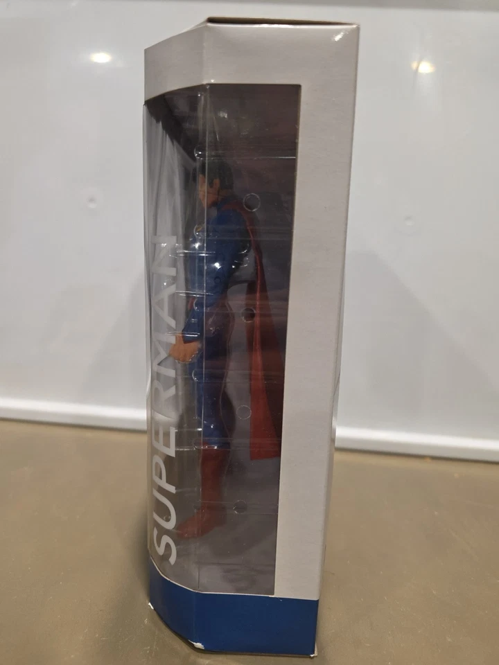 Figura de acción DC Comics Essentials Superman The New 52 - Nueva en caja Foto 4 de 4