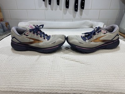 Women s Size 8 - Brooks Ghost 15 Gray Small Stain