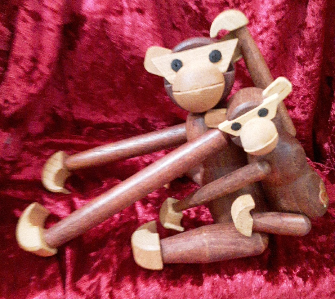Wooden Monkey Pair with Articulated Limbs 7 ½” & 4½” Giftcraft