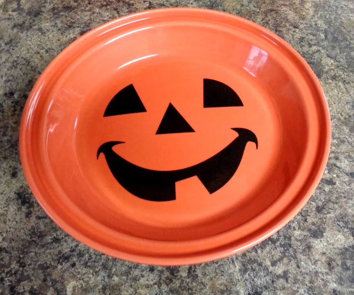 FIESTA WARE HLC USA Halloween HAPPY PUMPKIN Deep Dish Pie Plate PERSIMMON 10.25"
Opens in a new wind