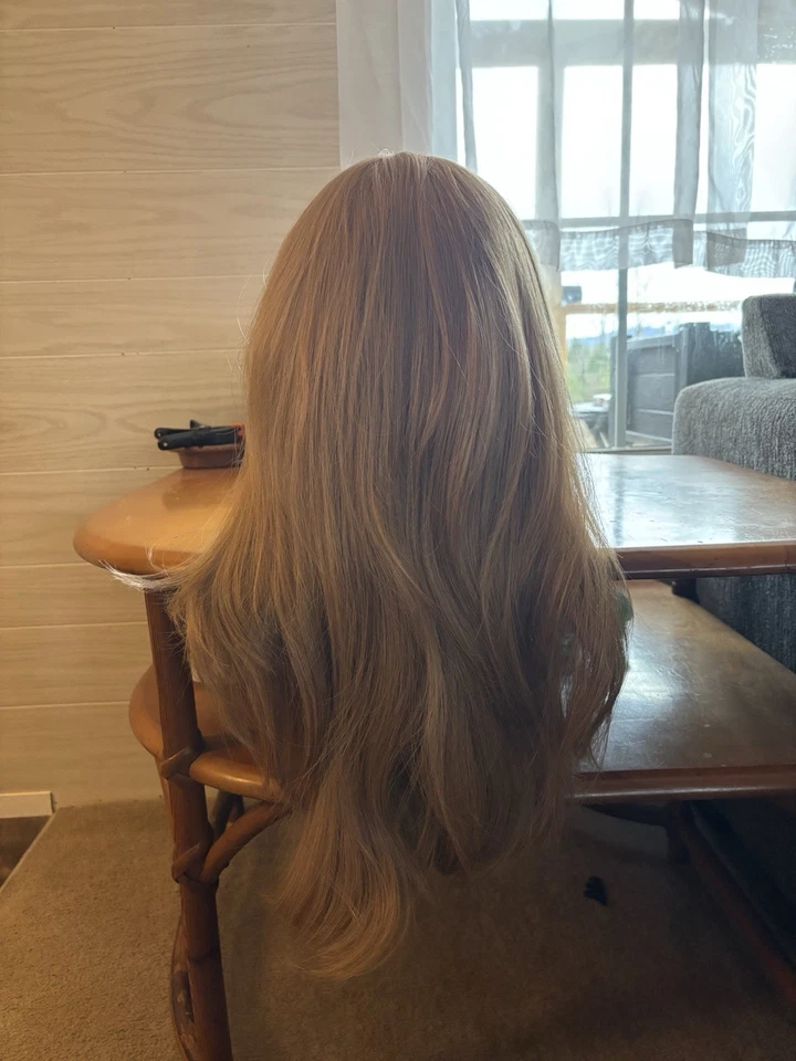 Peluca Bellami de encaje corte frontal y estilo rubio con reflejos 13x6x1 sintética Foto 2 de 4