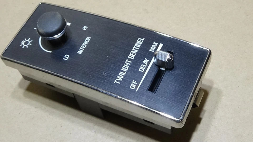 Interruptor centinela de faros Cadillac Fleetwood Brougham 1993-1996 Foto 2 de 4